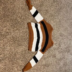 This is a very cute cropped sweater, great for fall and pictures.